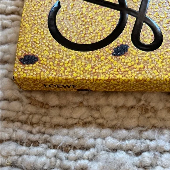 🧡 NEW Loewe limited edition Speckled Yellow Gift Box - Picture 3 of 5